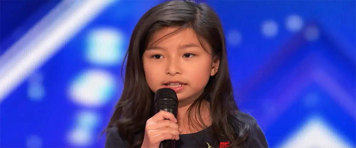 9 Year Old Celine Tam Stuns Crowd With My Heart Will Go On - 