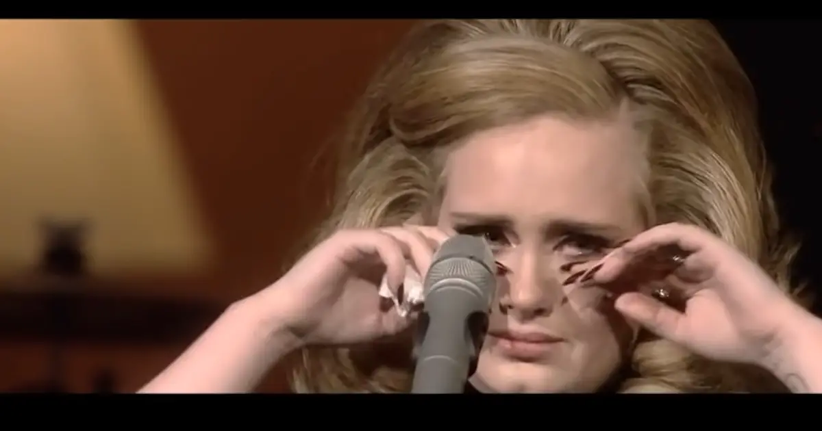 Adele Sings Someone Like You For Her Audience But What They Do In Return Tears Her Up