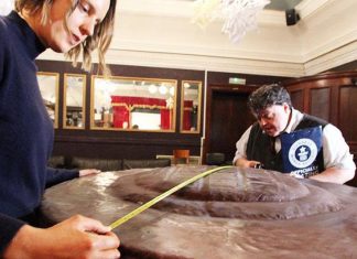 lady-bakes-massive-jaffa-cake