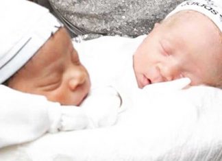 black-and-white-twin-birth