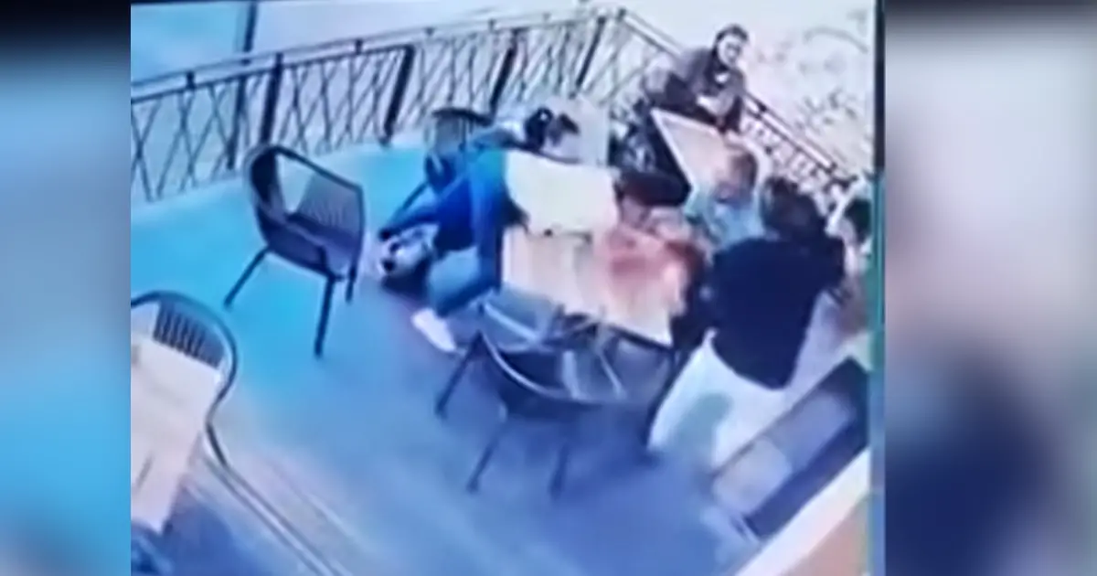 girl-attack-on-resturant