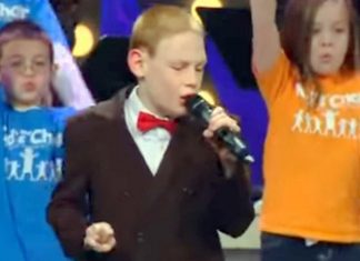 blind-autistic-boy-sings