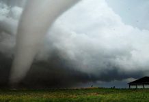captures-tornado-close