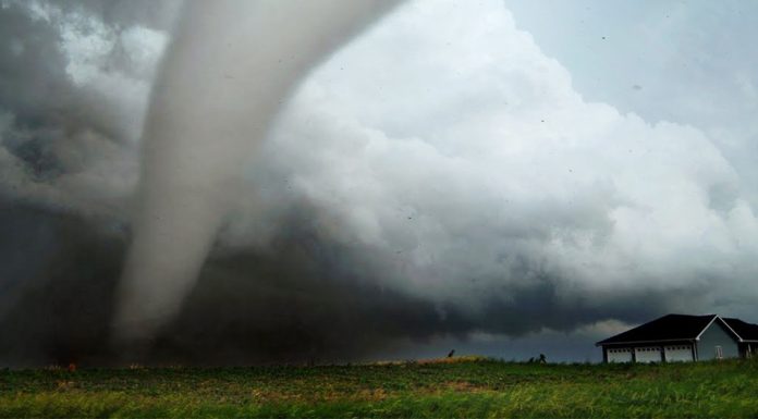 captures-tornado-close