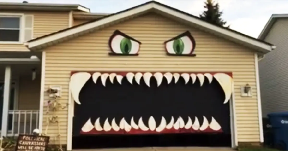 halloween-decoration-gate