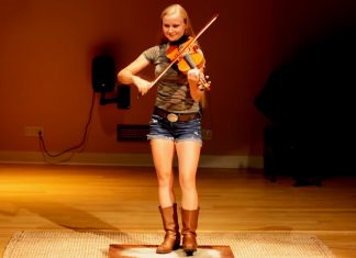 girl-plays-fiddle