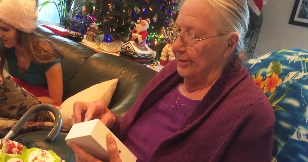 grandma-got-christmas-gift