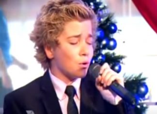 teen-sings-hallelujah-live