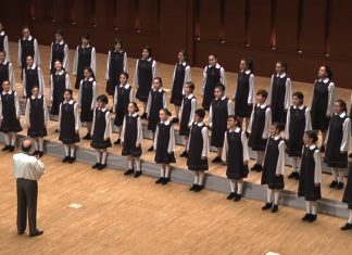 39-kid-singers-stage-performance