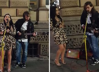woman-street-musician-hallelujah