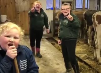 farm-sisters-dancing