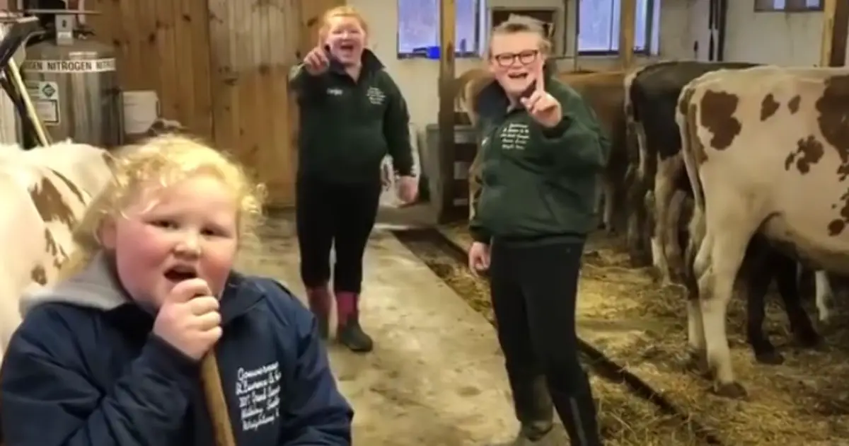 farm-sisters-dancing