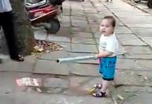 toddler-defends-grandma