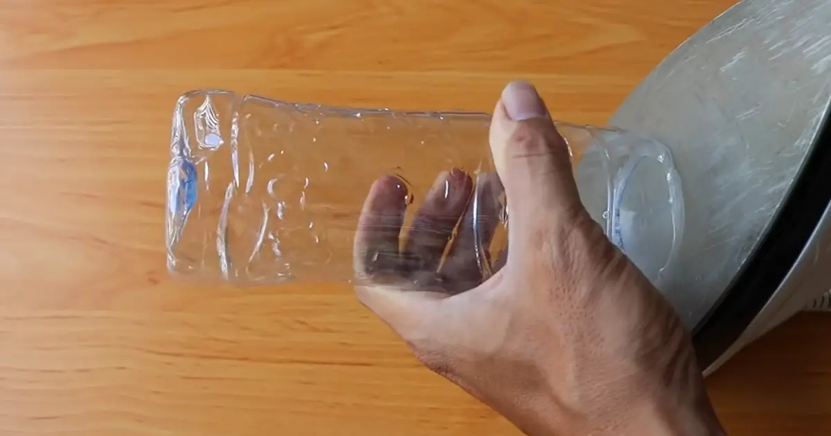 water-bottle-gardening-hack