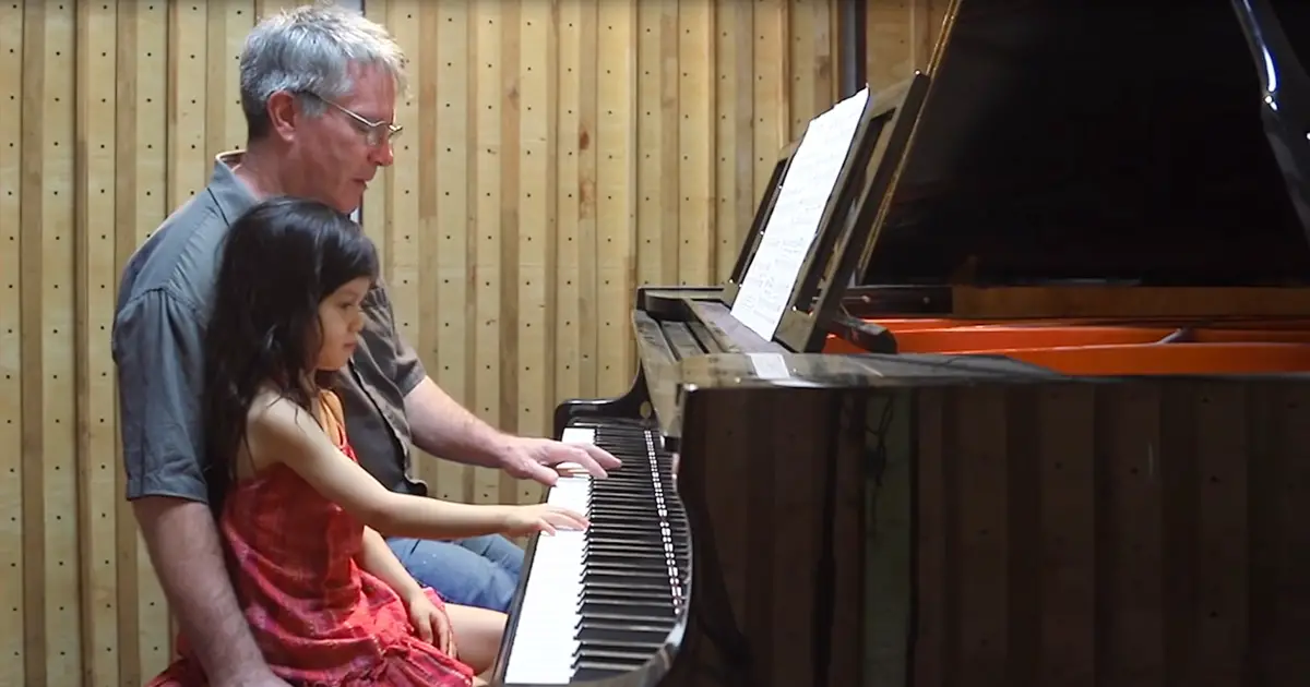 dad-daughter-piano-moments