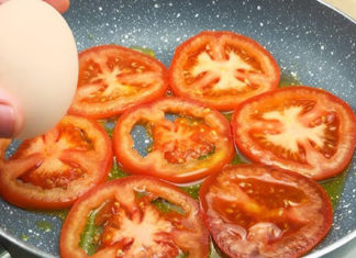 sliced-tomatoes-for-breakfast