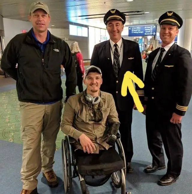 Pilot Recognizes Soldier