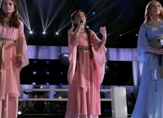 3-girls-sing-hallelujah