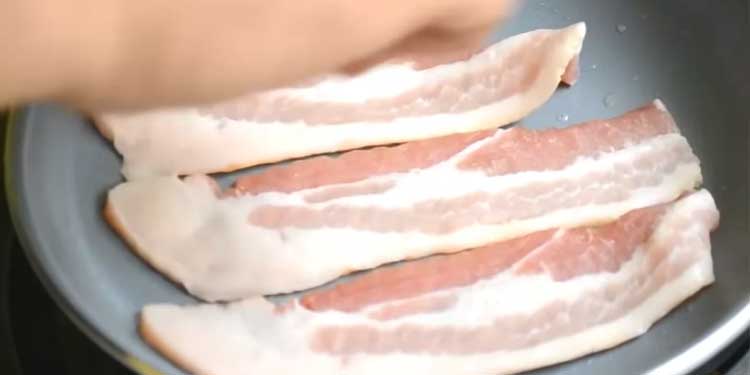 Chef Demonstrates How to Cook Perfect Bacon Every Single Time