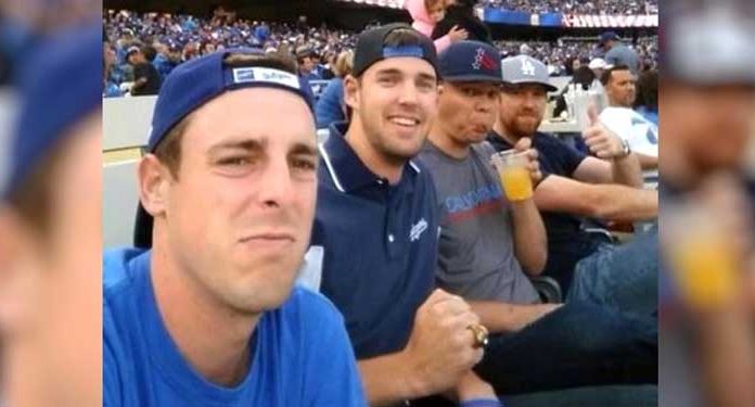 Four Guys Send Their Moms a Selfie