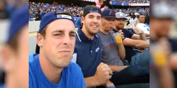 Four Guys Send Their Moms a Selfie