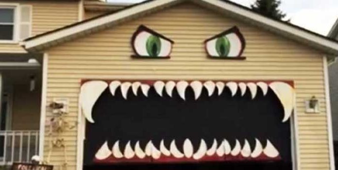 halloween-decoration-gate
