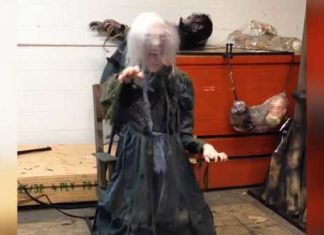 scary-halloween-chair