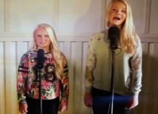 sisters-singing
