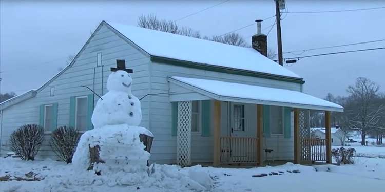 Driver tries to run over Kentucky snowman