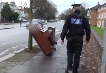 traffic-officer-finds-an-abandoned-piano