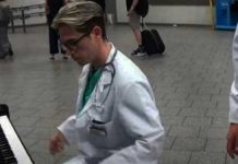 doctors-playing-piano