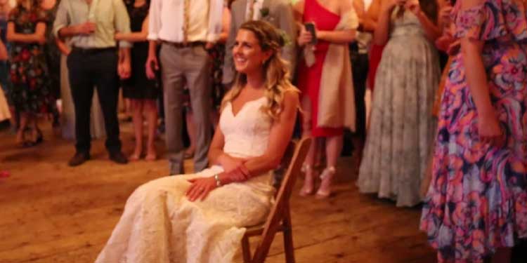 Groom sings Hallelujah verses to his bride