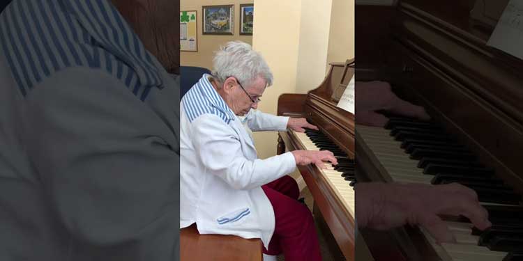 elderly woman with demntia perform piano