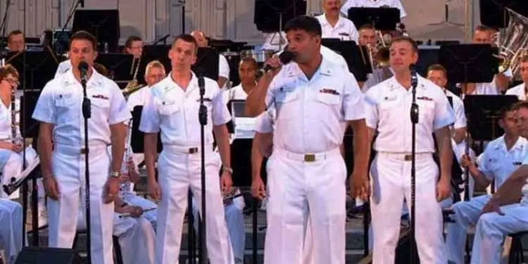 Navy-soldier-sings-dance