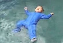 baby-drown-self-rescued
