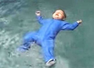 baby-drown-self-rescued