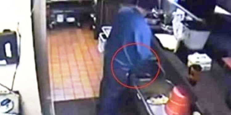 pizza hut manager pees in kitchen sink