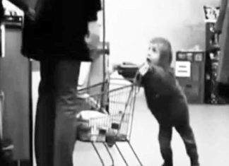 rude-kid-at-supermarket