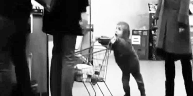 rude-kid-at-supermarket